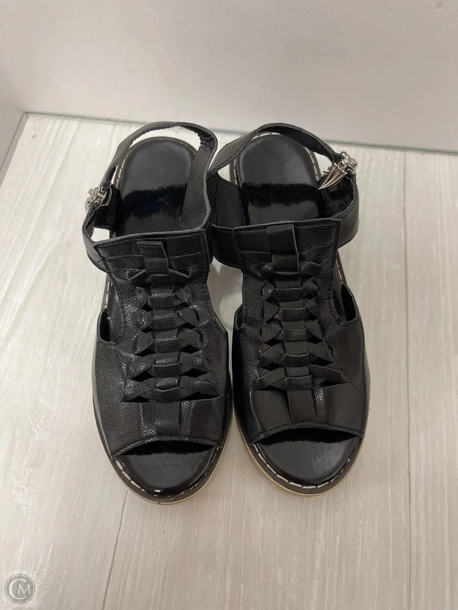 Sandals Flats By Clothes Mentor In Black, Size: 6