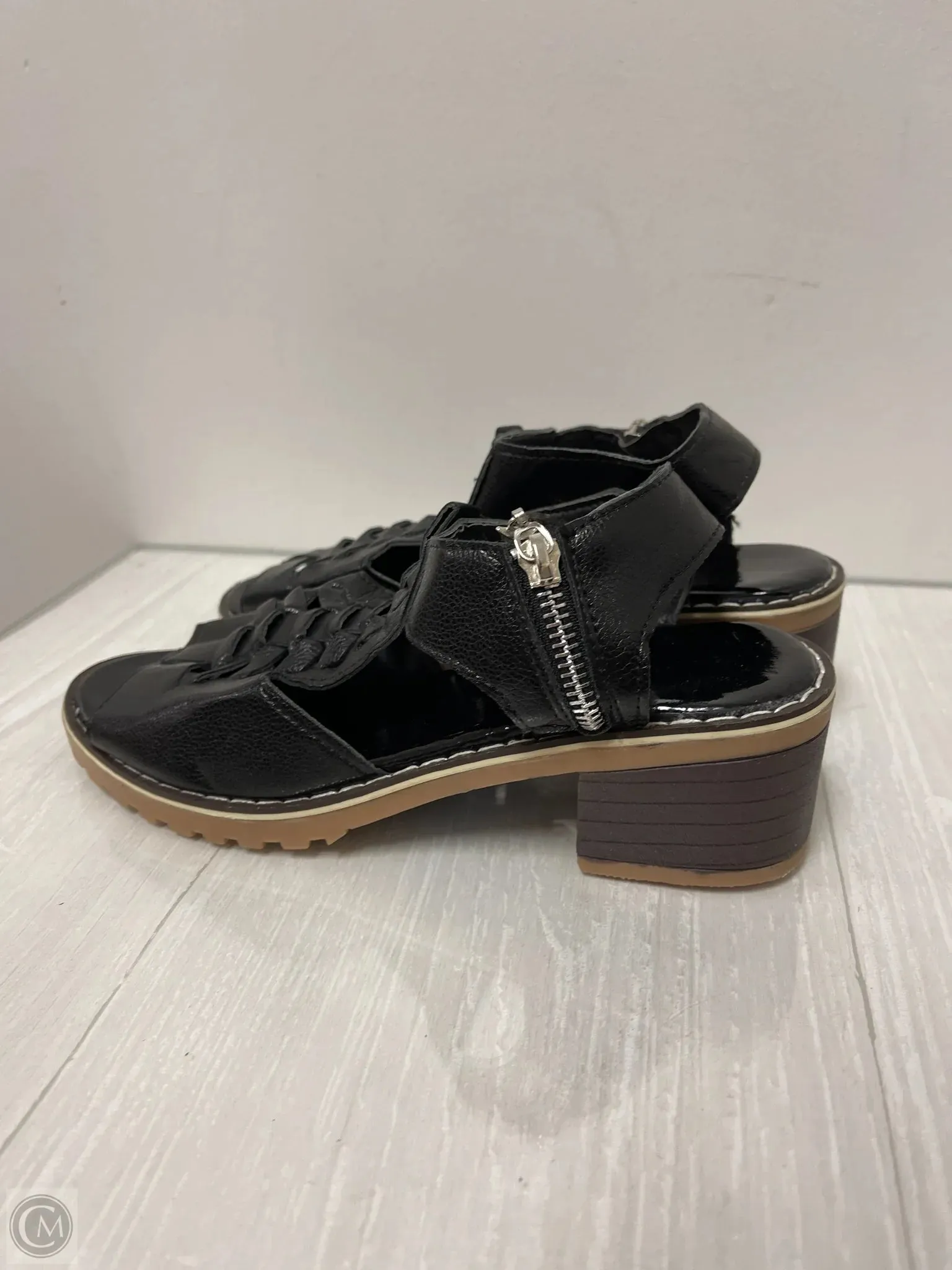 Sandals Flats By Clothes Mentor In Black, Size: 6