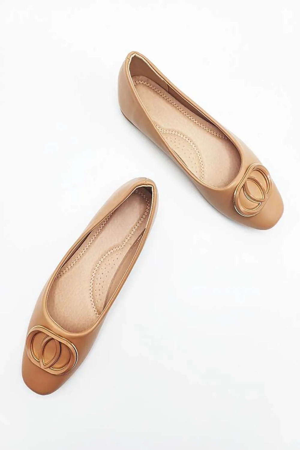 Vittoria Broach Detail Pumps in Nude